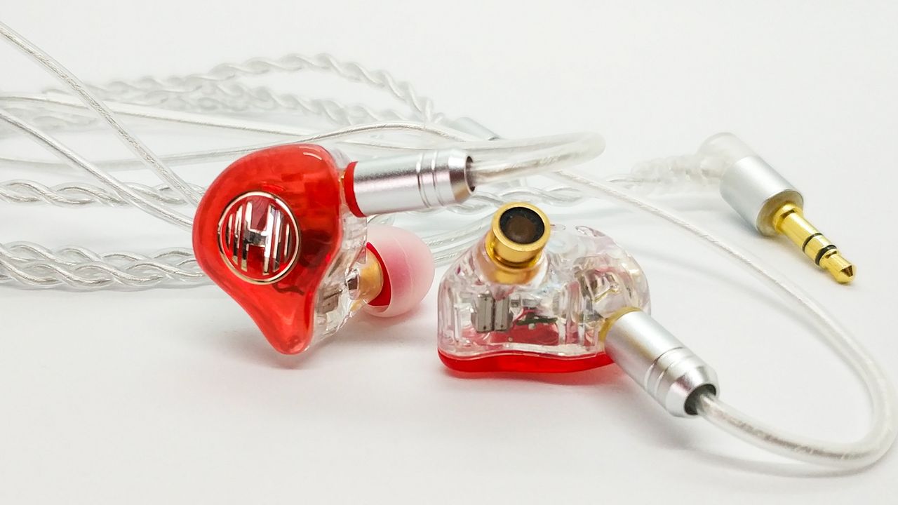 HiFiHear F30」 美しいクリアシェルと穏やかサウンドが癒やされ HiFiHear F30」 美しいクリアシェルと穏やかサウンドが癒やされ