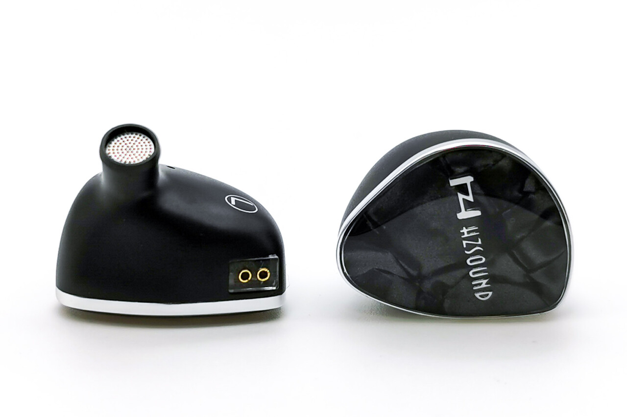 HZSOUND LUNA」 1.3mm平面駆動ドライバー搭載。バランスの良い