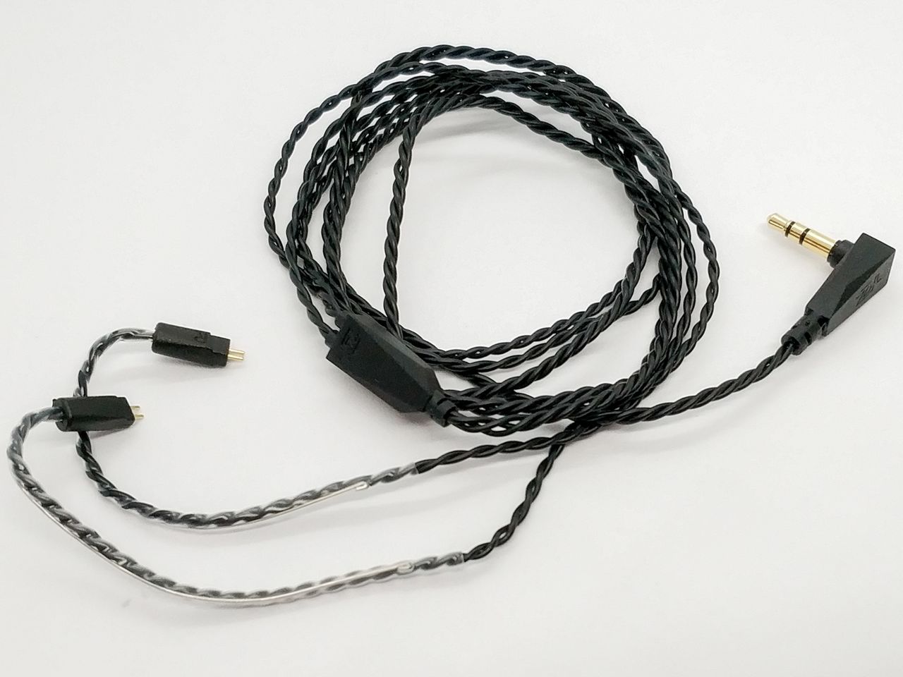 KZ ZS4」 抜群の装着感覚と明瞭なサウンドは健在。ZS3から正統進化した