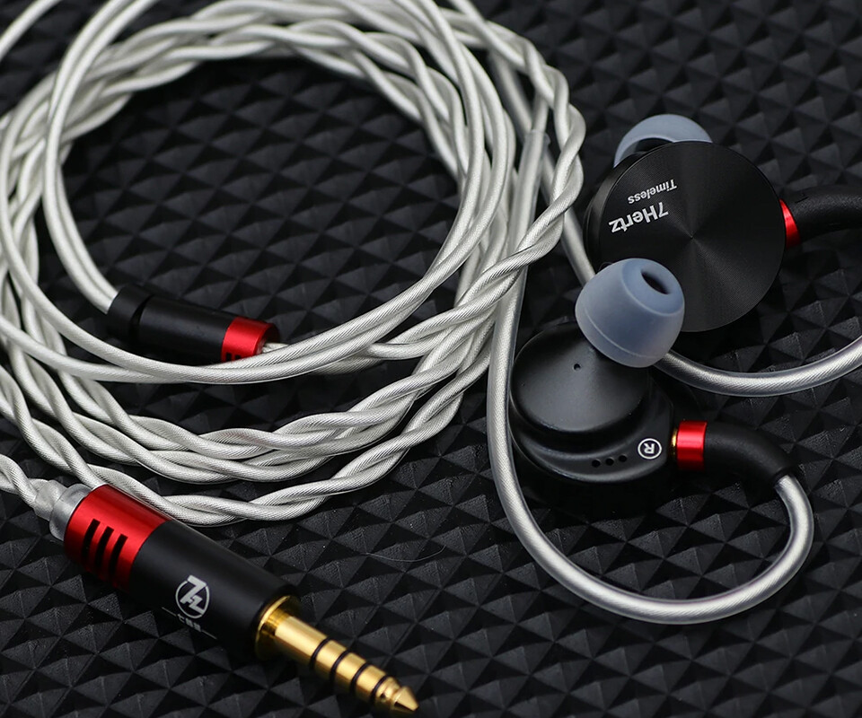 7Hz Timeless」 14.2mm 平面駆動ドライバー搭載。再生環境は選ぶ