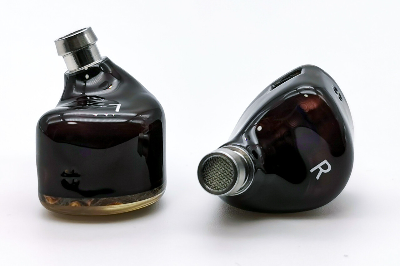 DUNU x Gizaudio DaVinci」 4BA+2DD構成で同クラス「いいとこ DUNU x Gizaudio DaVinci」 4BA+2DD構成で同クラス「いいとこ