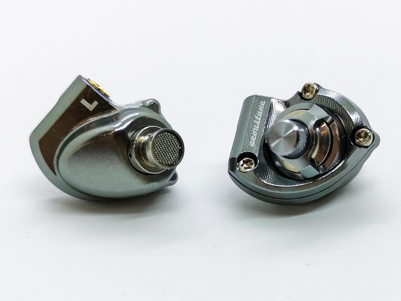 Acoustune 「HS1670 SS」 今さらですが、「個人的メイン使い」高 Acoustune 「HS1670 SS」 今さらですが、「個人的メイン使い」高