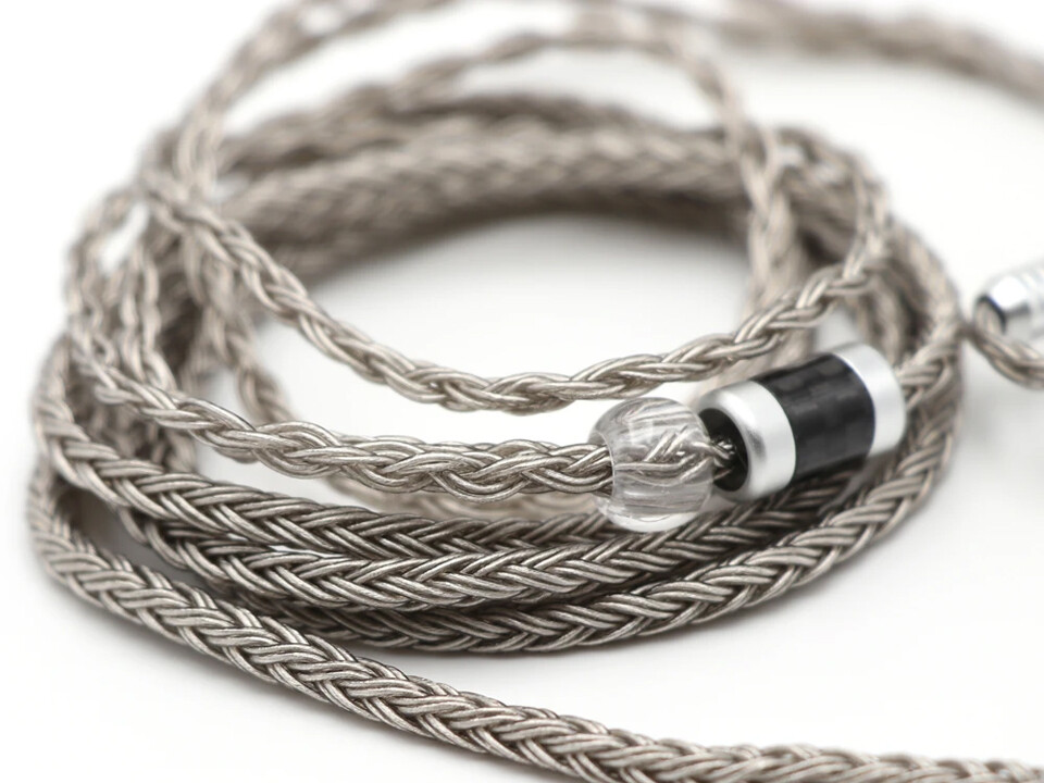 TRIPOWIN Zonie」 16芯SPCで2千円程度で購入可能。音質も見た目も手軽