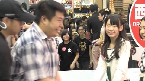 アイドルの握手会に行かないヲタに聞きたいどうして握手会に行かないの？　