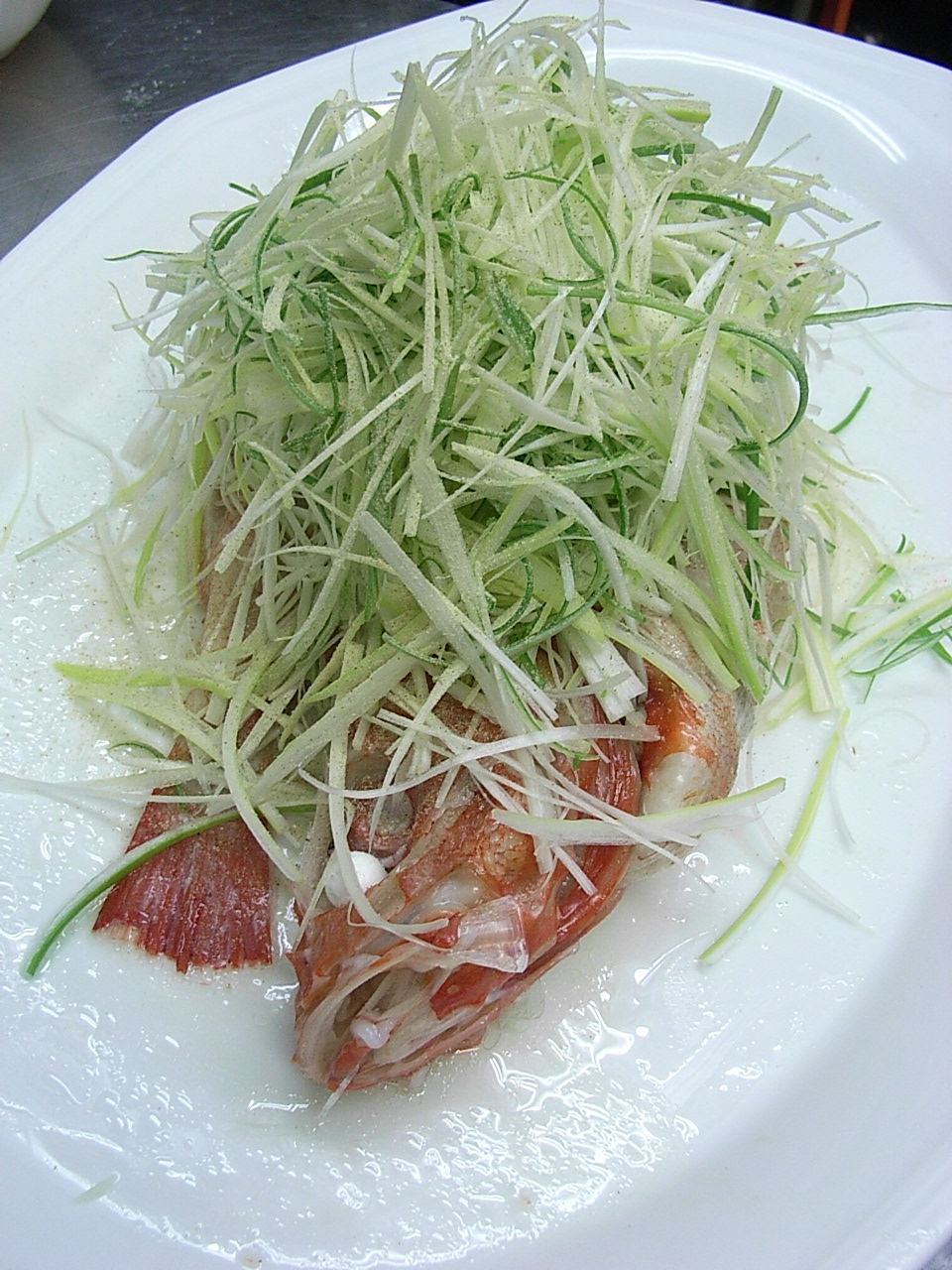 出た キンキの蒸し魚料理 海鮮中華 宮の森れんげ堂とバンビのグルメ日誌