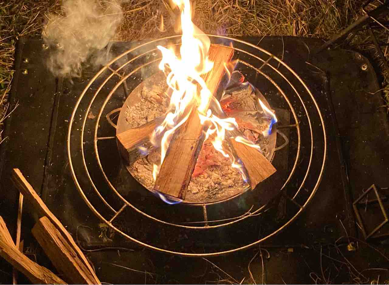 調理が楽しくなる焚き火台、THE BONFIRE FORTRESS : Biwako Camp