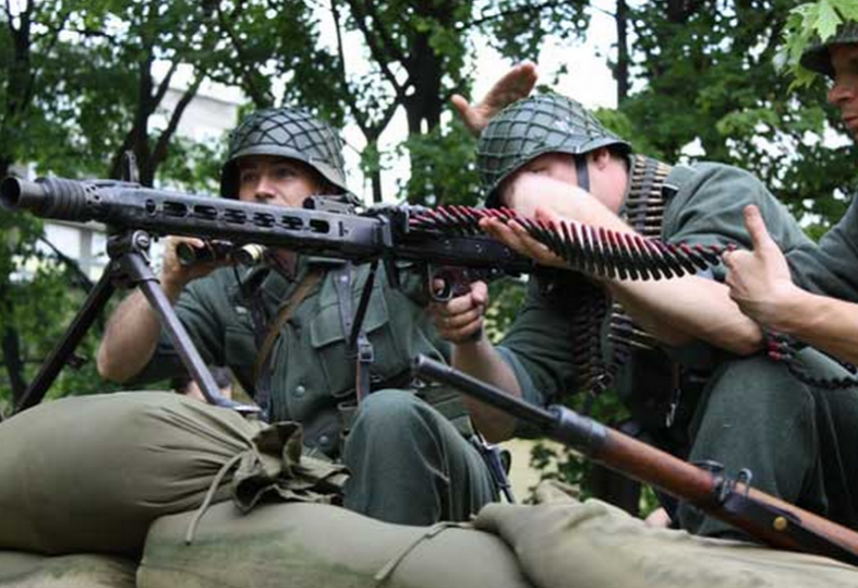 1942年にナチス・ドイツにより開発・製造された汎用機関銃 グロスフスMG42機関銃とは コメント