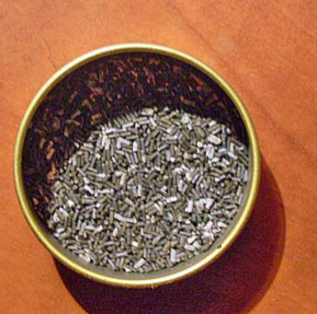 世界で初めてB火薬と呼ばれる無煙火薬の使用を前提とした8mm×50Rルベル弾を新規開発してこれを使用する銃として開発されたルベルM1886小銃とは                        コメント