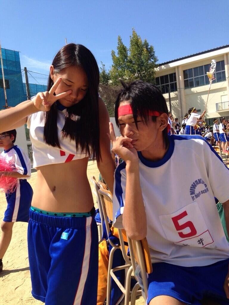体育祭 エロ 画像】JKさん、体育祭で美しすぎるくびれを披露してしまう : エロい動画の波状攻撃