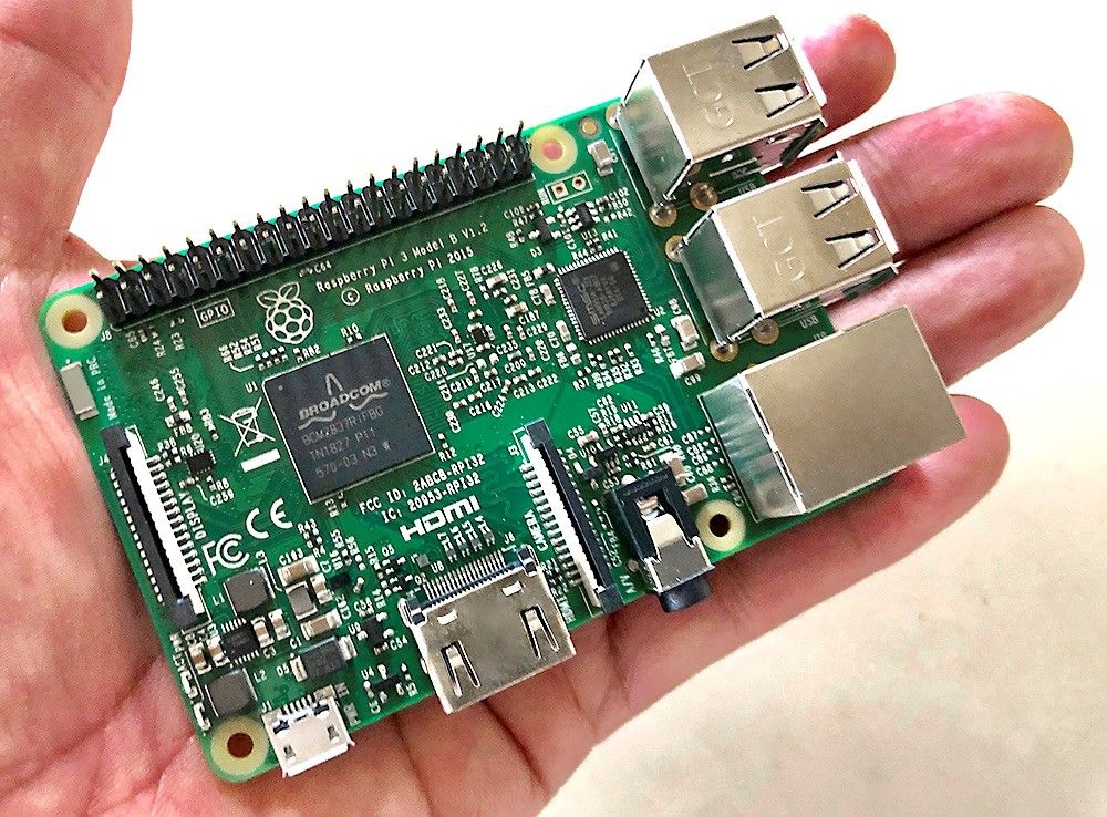 ３５ドルの小型コンピューター「ラズベリーパイ」、英上場に熱狂