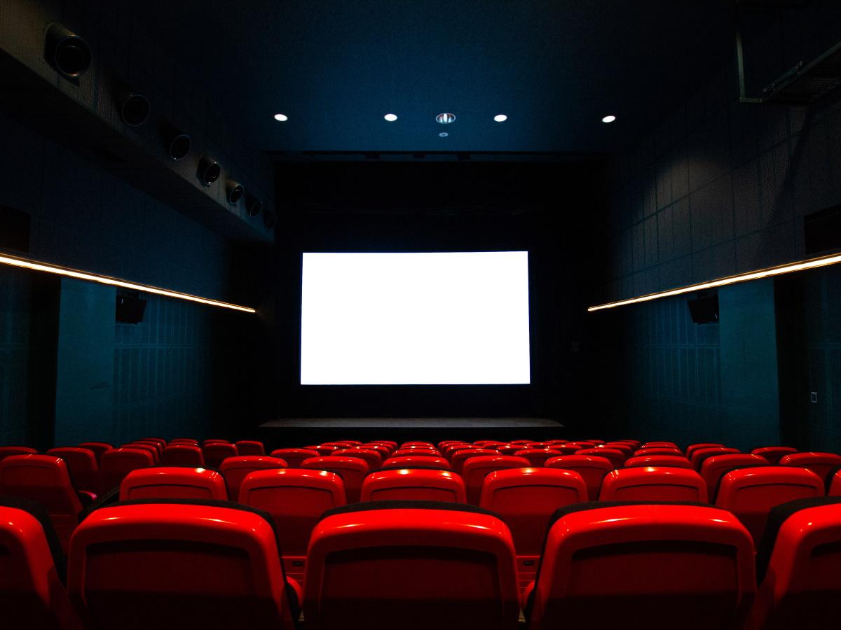 【衝撃】全国の映画館で異臭騒ぎが相次ぐ、同時多発テロか