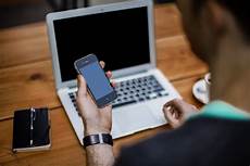 「パソコン」と「スマホ」…目によりダメージを与えるのはどっち？