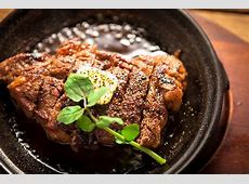 【画像】肉フェスの前で半裸の女体をパック詰めしている変な団体が登場し話題に