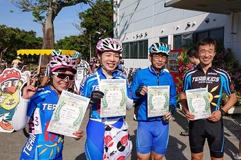 2019.11.10 ツールドおきなわ ゴール後の集合写真