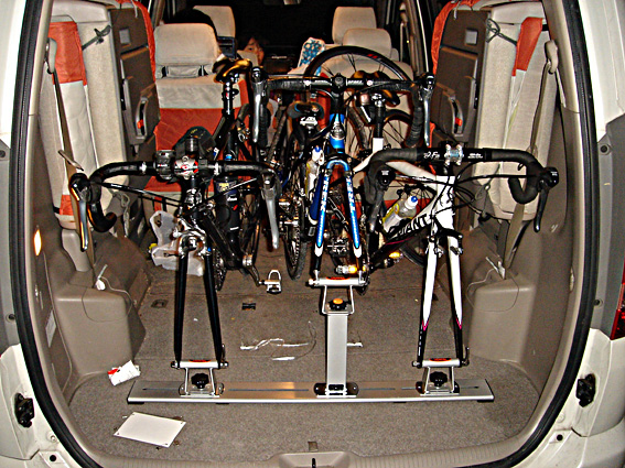 トヨタノア 回転シート の車内にロードバイクは何台つめるか Bosocycling トヨタノア 回転シート の車内にロードバイクは何台つめるか Bosocycling