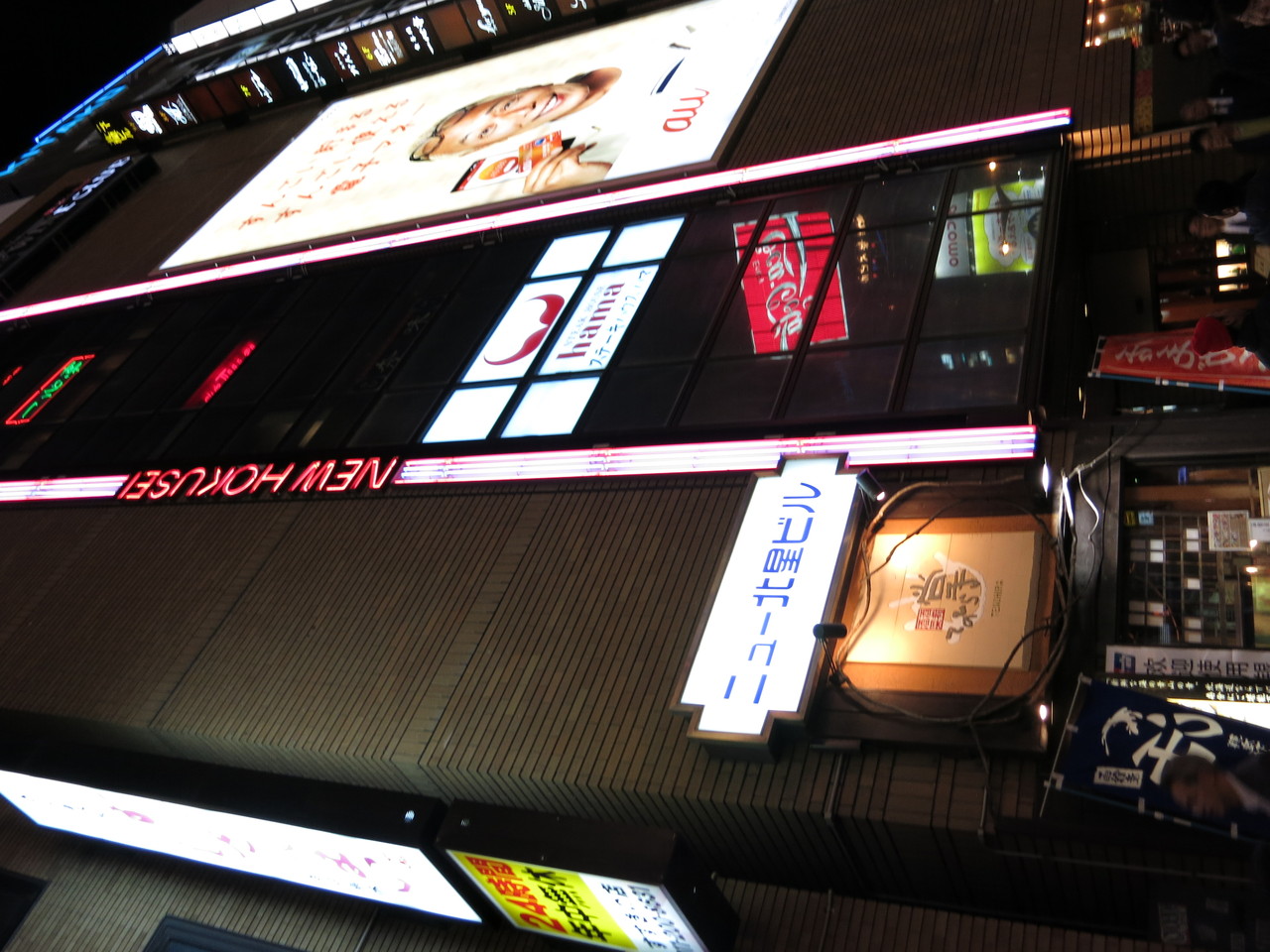 人気のぶどう棚スペースでダブルデート 札幌ミルク村 くねくねたべのみあるき 人気のぶどう棚スペースでダブルデート 札幌ミルク村 くねくねたべのみあるき