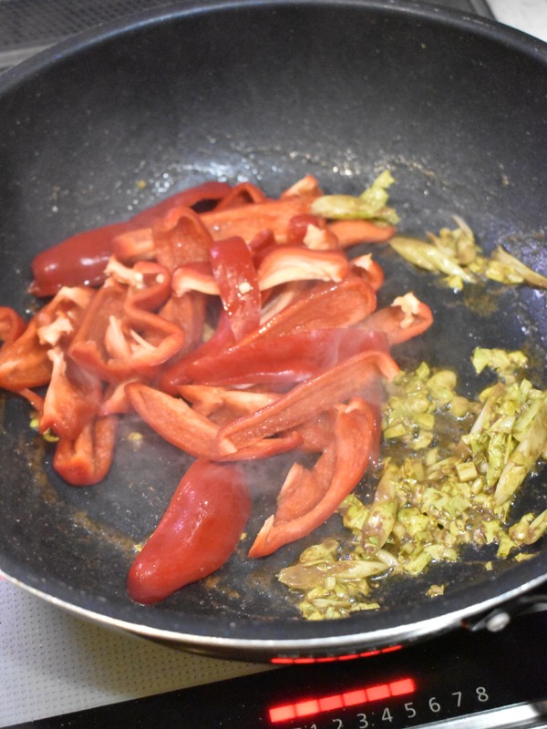 赤ピーマンのアンチョビ炒め (5)