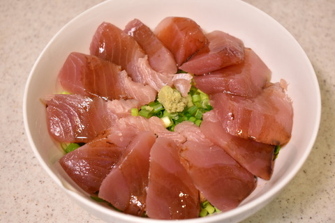 ビンチョウマグロ丼 (4)