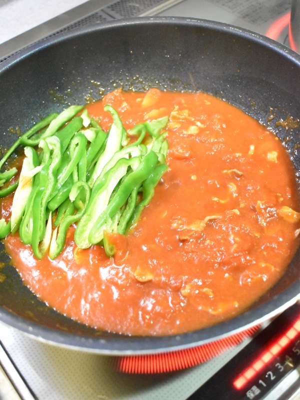 豚肉とピーマンのトマトパスタ (6)