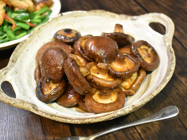 椎茸のにんにくバター醤油炒め (2)