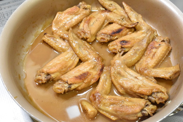 鶏手羽先のにんにく醤油煮 (7)