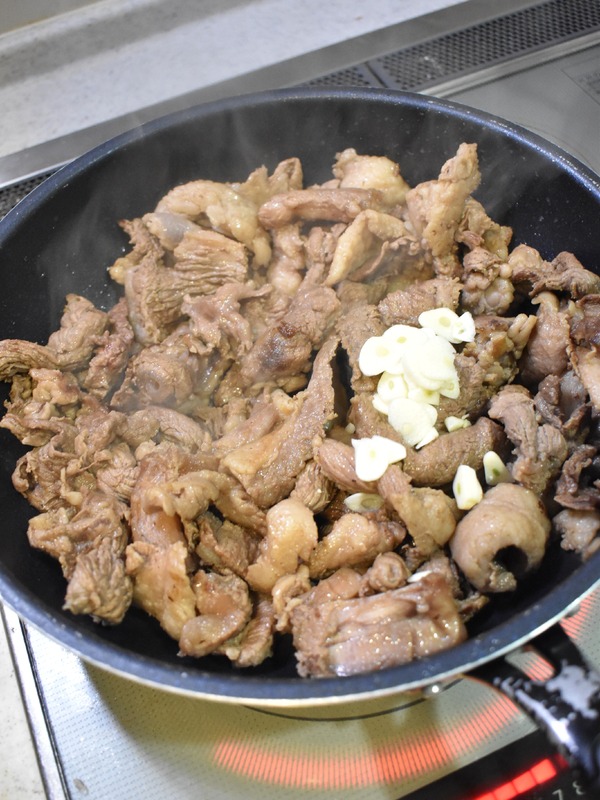 神戸牛すじの赤ワイン煮込み (5)