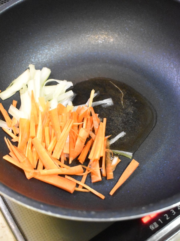 パクチー焼きそば (4)