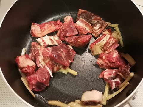 玉こんにゃくと義勇肉の煮物 (7)