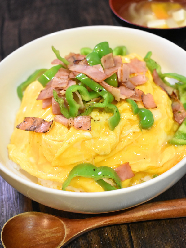 ベーコンエッグ丼 (2)