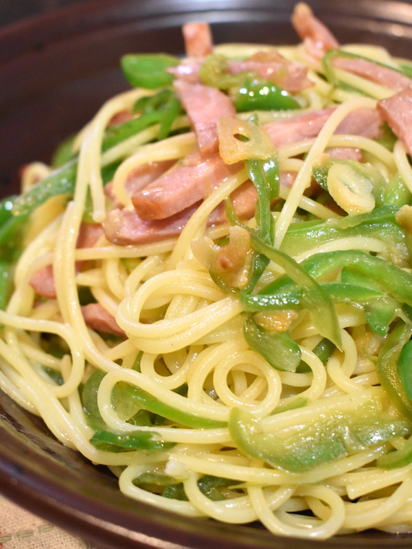 ピーマンとハムのパスタ (1)