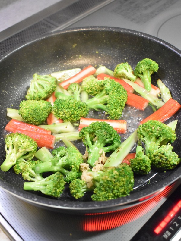 ブロッコリーとかにかまの中華炒め (5)