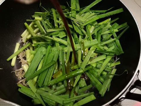 ニラとちりめんじゃこのさっぱり炒め (4)