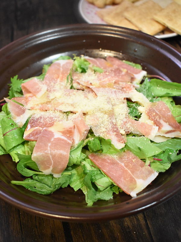 ベビーリーフと生ハムのサラダ (2)