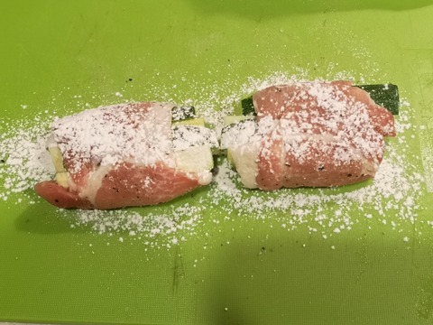 豚肉のズッキーニ巻き (4)
