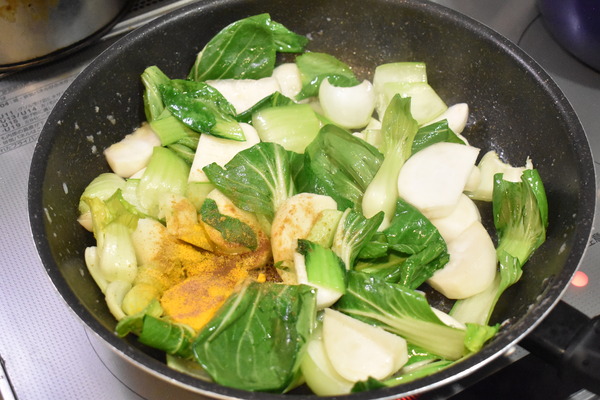 蕪とチンゲン菜のカレー炒め (5)
