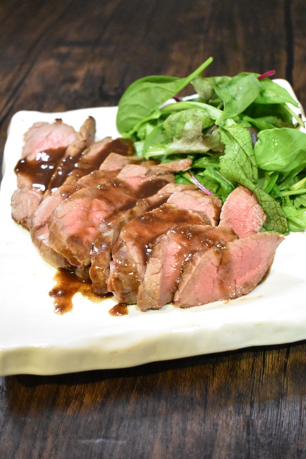 牛もも肉のステーキ (2)