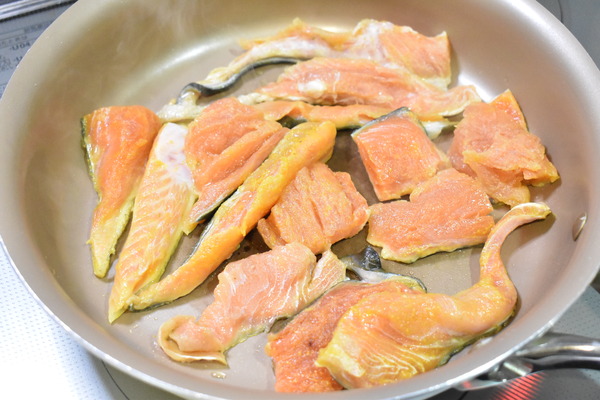 鮭あらのカレー焼き (4)