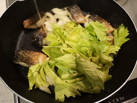 鯖とセロリのさっぱり炒め (6)