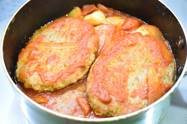 レトルトハンバーグのトマト煮込み (5)