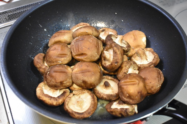 椎茸のにんにくバター醤油炒め (4)