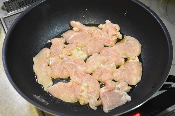鶏むね肉と芽にんにくの甘辛炒め (4)