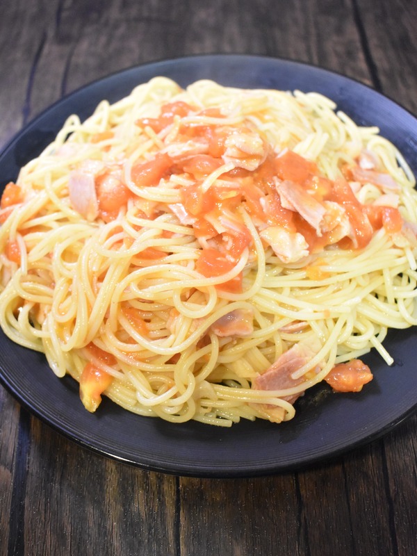フレッシュトマトとベーコンのパスタ (8)