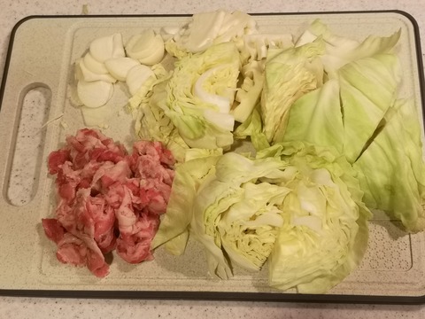 たっぷりキャベツと牛肉のトマト煮込み (2)