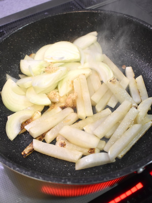 大根と玉ねぎのにんにく醤油炒め (4)
