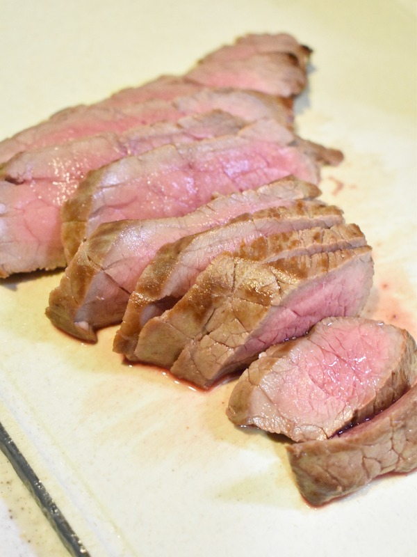 牛もも肉のステーキ (8)