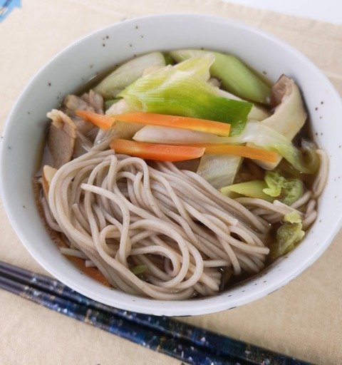 野菜たっぷり年越し蕎麦 (1)