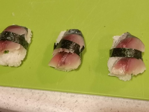 しめ鯖にぎり (12)