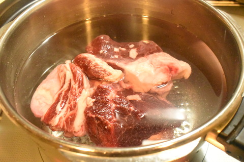 牛すじ肉のトマト煮込み (2)
