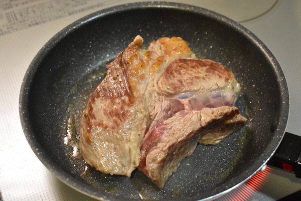 牛肩ロース肉のステーキ (5)
