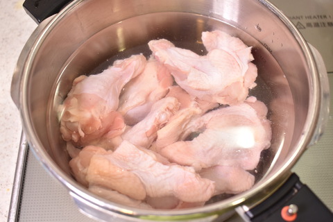 鶏手羽元のチリソース煮 (2)